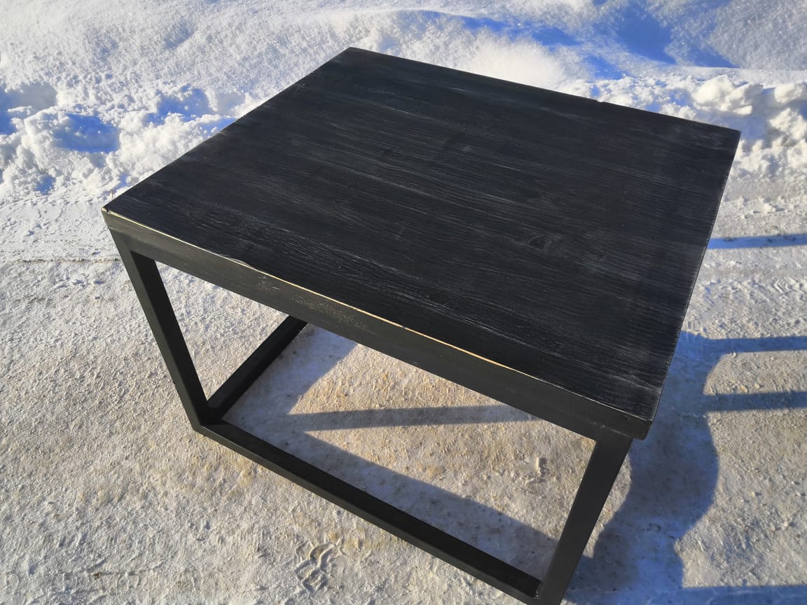 черный стол в стиле лофт